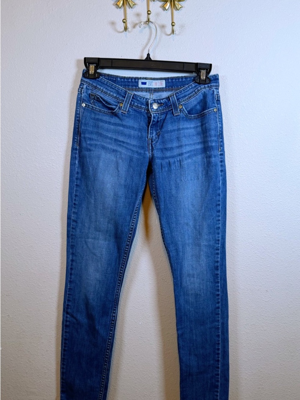 Levi's Demi Curve Medium Blue Skinny Jeans. Size 9
